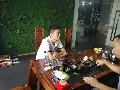 燦源裝飾交流會經(jīng)理洽談圖