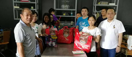 迎國慶祝中秋，燦源裝飾給員工一點(diǎn)心意