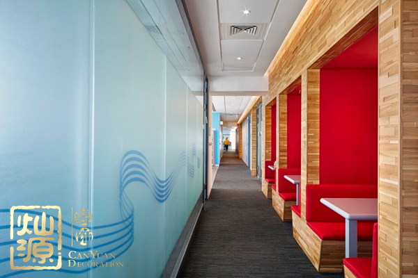 匯豐銀行CEO辭職 圖片揭示匯豐銀行CEO辭職原因及受到裁員影響的匯豐銀行全球辦公室