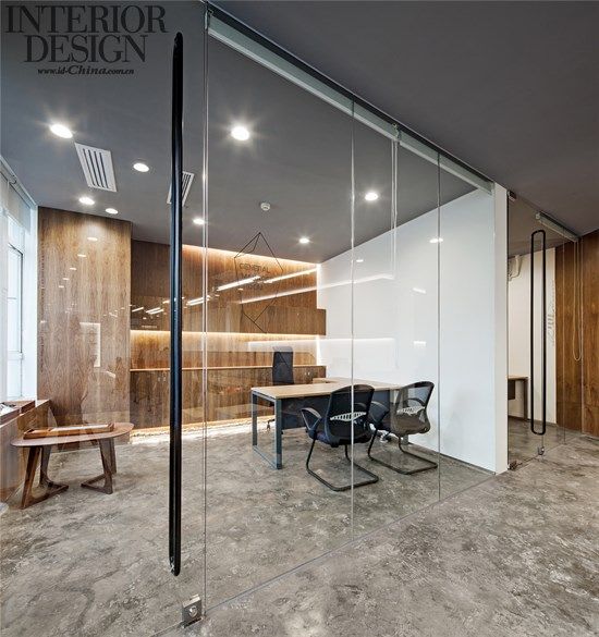 這樣小型辦公室設(shè)計，空間就像被放大鏡放大了一樣